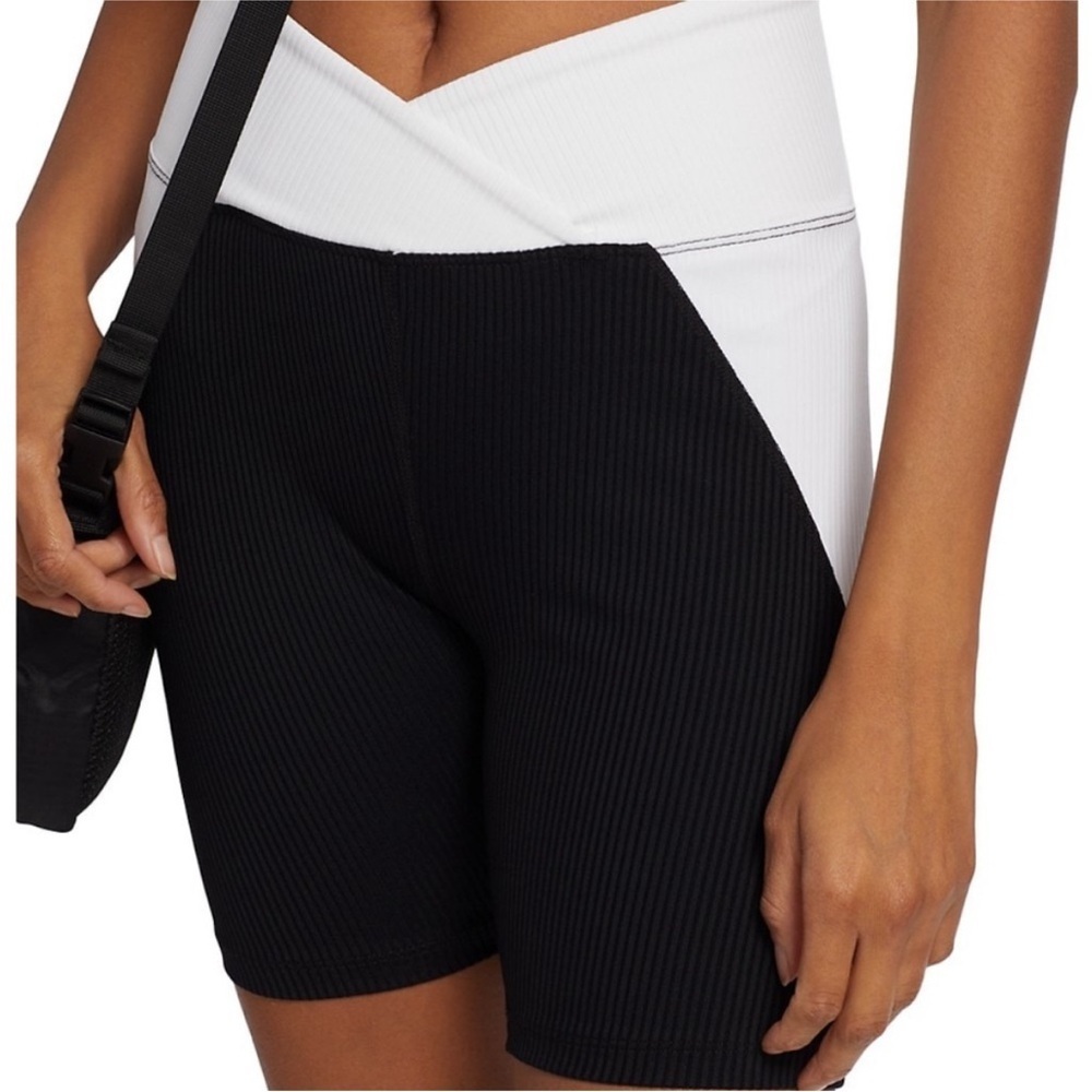 Year of Ours // Ribbed Studio Biker Short - Picture 4 of 9